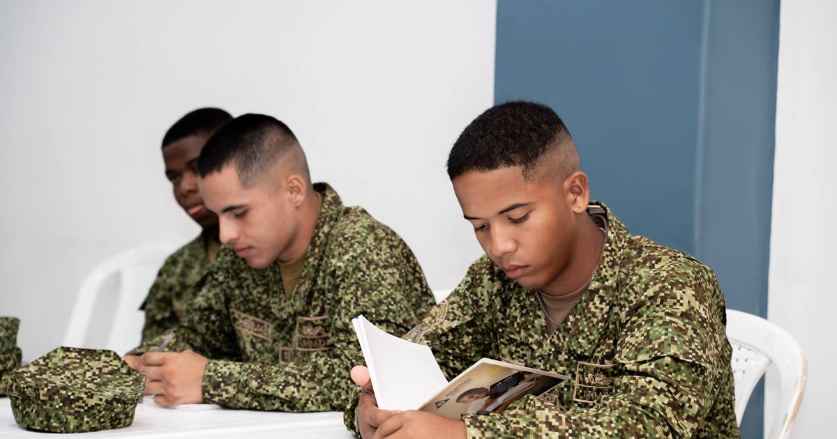 Infantes de Marina obtendrán el título de bachiller tras alianza con la Alcaldía