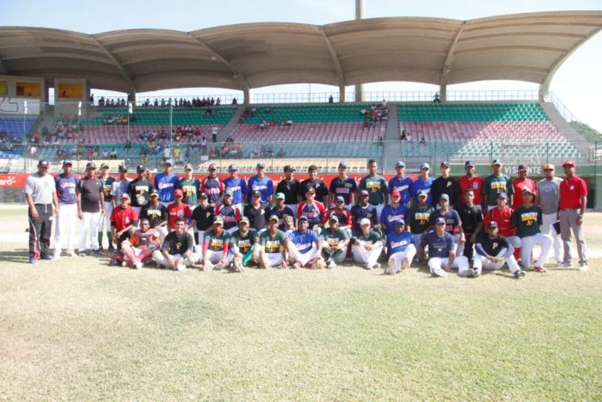 Grupo de jugadores y técnicos que participaron en el Juego de Estrellas. ÓSCAR DÍAZ ACOSTA-EL UNIVERSAL