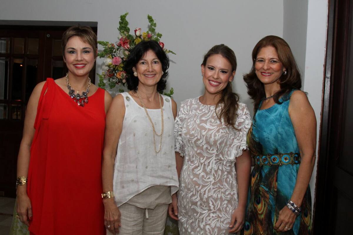 Katia Chadid, Marta de Benedetti; la agasajada, Paola Mainero; y Claudia Fadul. Fotos MARUJA PARRA/EL UNIVERSAL/
