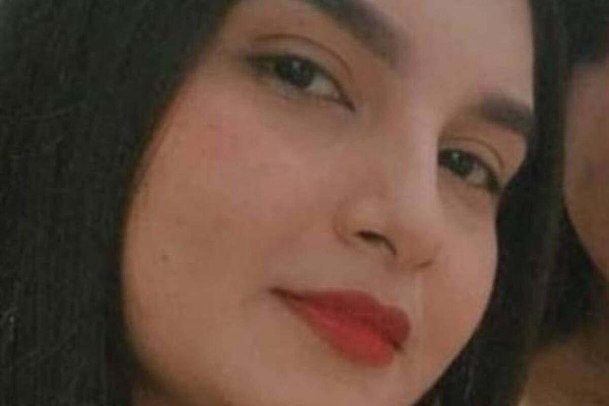 Mujer de 25 años, choca su moto contra un bus y otro le pasa por encima