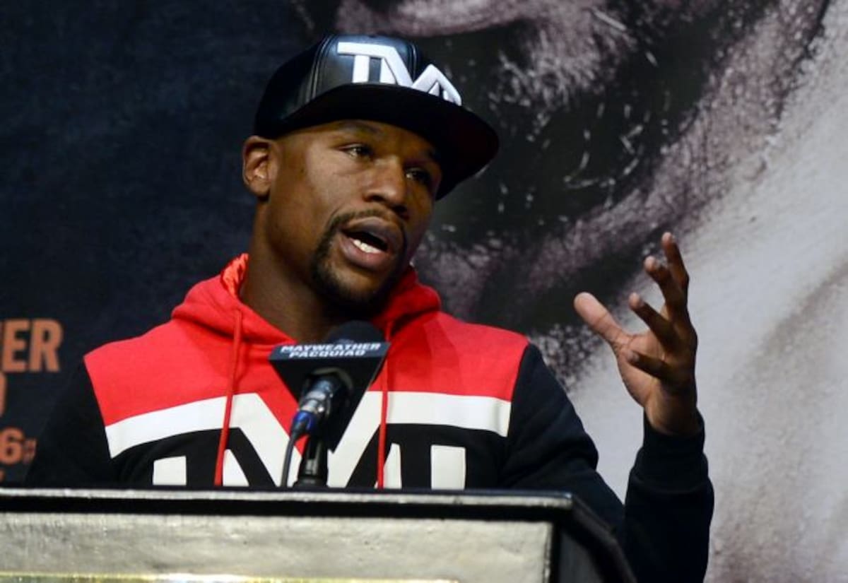 Fotografía de archivo del 29 de abril de 2015 del boxeador estadounidense Floyd Mayweather Jr. hablando durante una rueda de prensa en el MGM Gran Garden Arena de Las Vegas, Nevada (EE.UU.). EFE