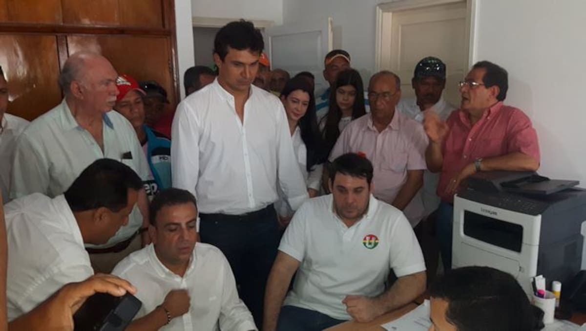 Inscripción del candidato Camilo Mejía. El Universal.