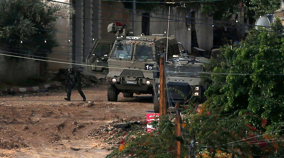 Soldados israelíes en una calle de Yenín. //EFE