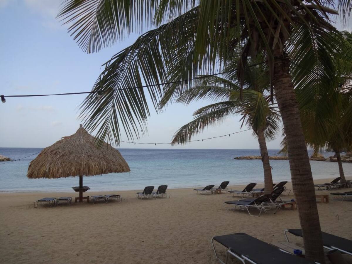 Playa en el hotel Blue Bay.