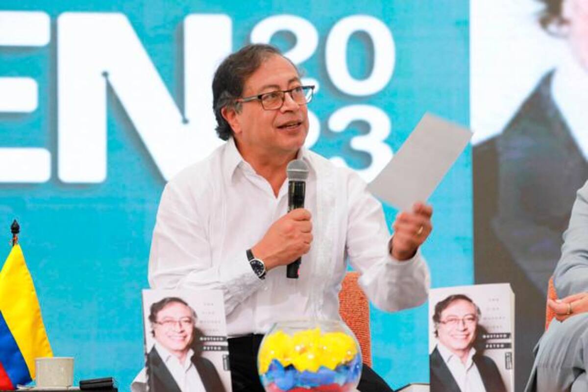 Presidente Petro pide aprobar la educación como derecho fundamental