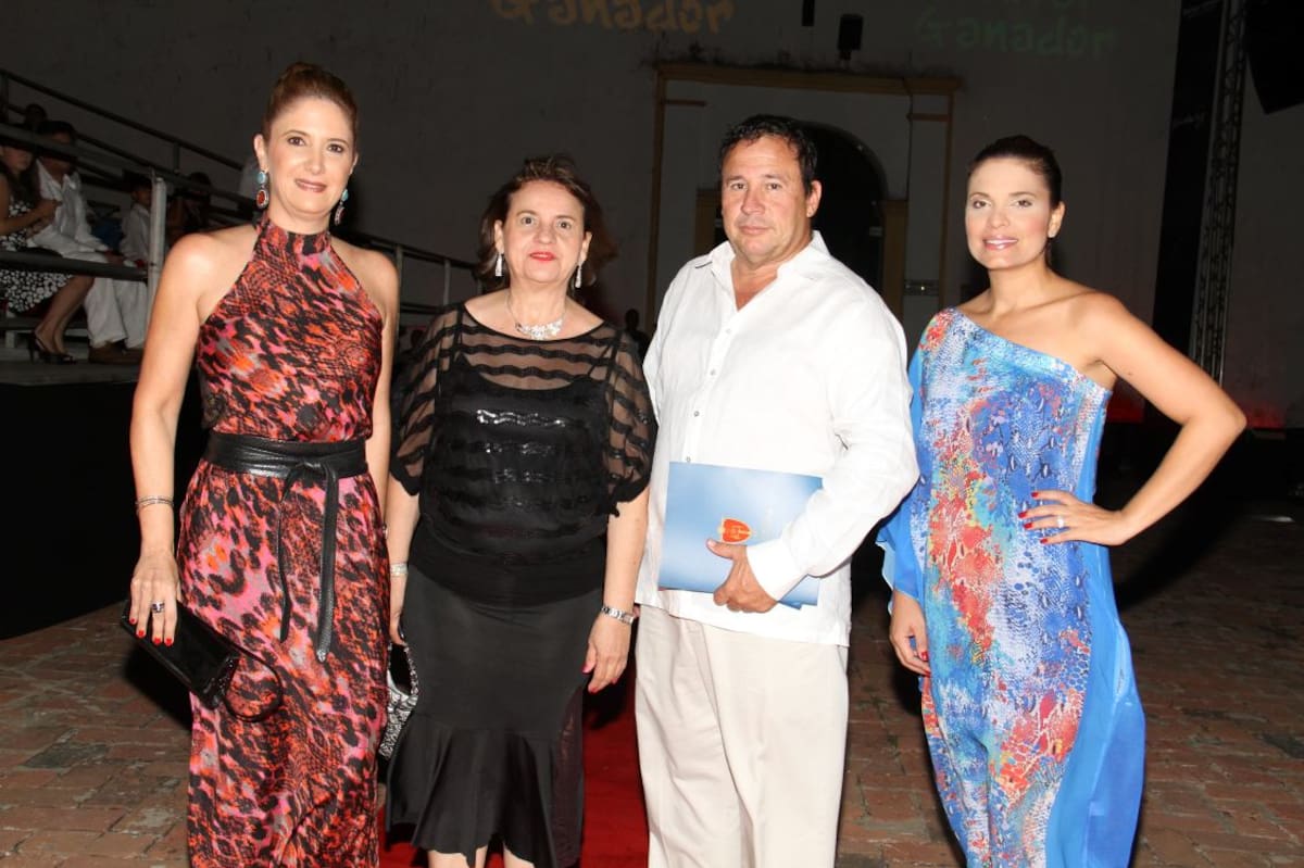 Sacra Náder, Estela Barreto, Miguel Mendoza y Claudia Carmona.