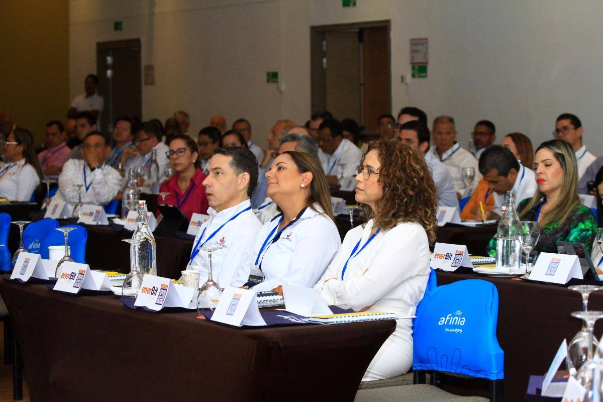 Invitados especiales como la secretaria de Hacienda, Diana Villalba; María Camila Salas, gerente de Relacionamiento y Sostenibilidad de Comfenalco y Jaime Trucco, director administrativo de esa Caja de Compensación Familiar, entre otros, asistieron a la Asamblea de Camacol Bolívar. // Julio Castaño - El Universal.
