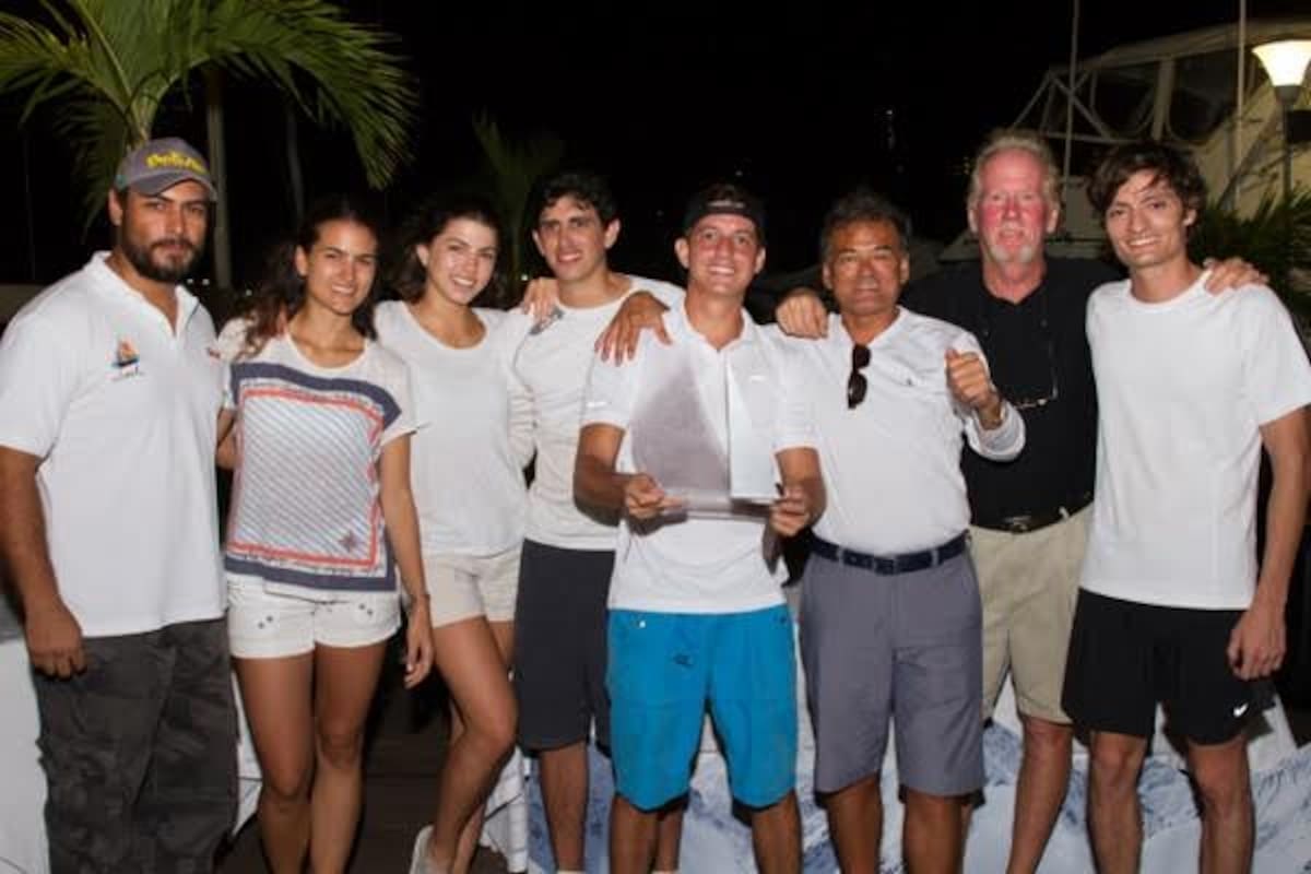 Equipo del Magic Bus, gran ganador de la competencia. Foto: Cortesía