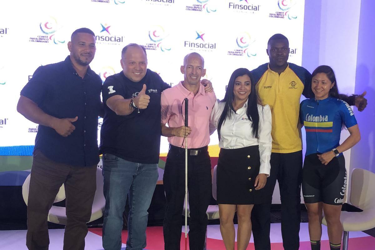Paraatletas colombianos reciben apoyo económico