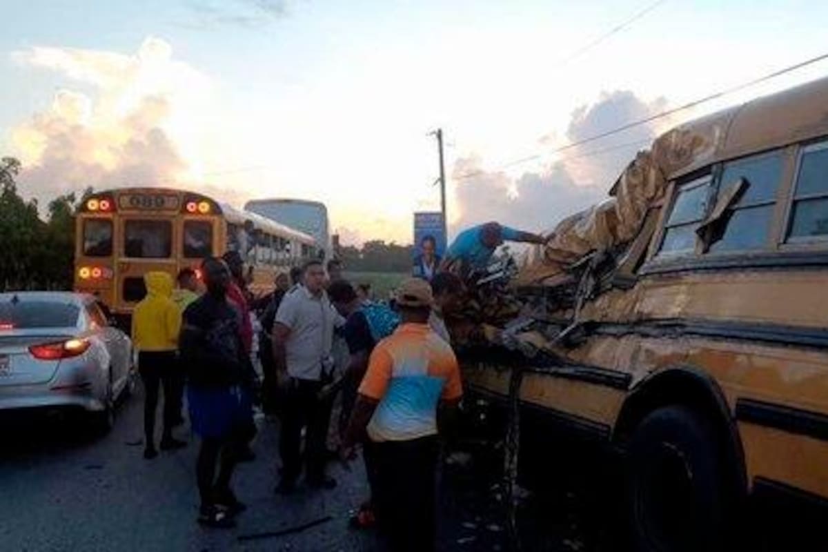Aparatoso choque de buses deja ocho muertos en República Dominicana