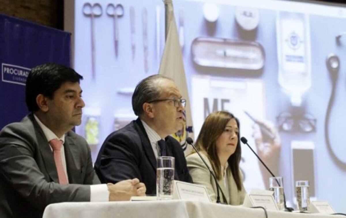 El procurador Fernando Carrillo, en rueda de prensa, dio a conocer detalles de la decisión. Colprensa.