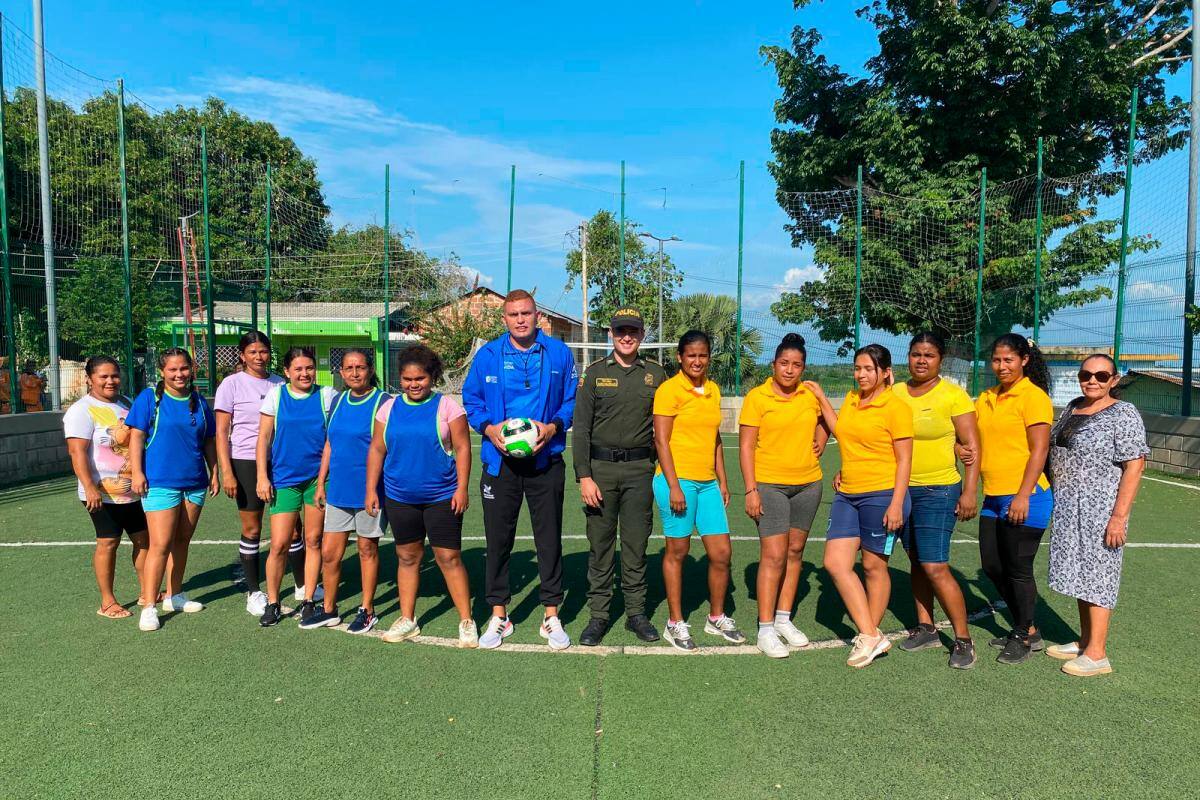 ¡Mamá se pone la 10! Policía conmemora Mes de las Madres con campeonato de fútbol