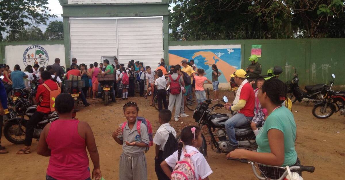Padres de familia protestan por falta de docentes en Belén.