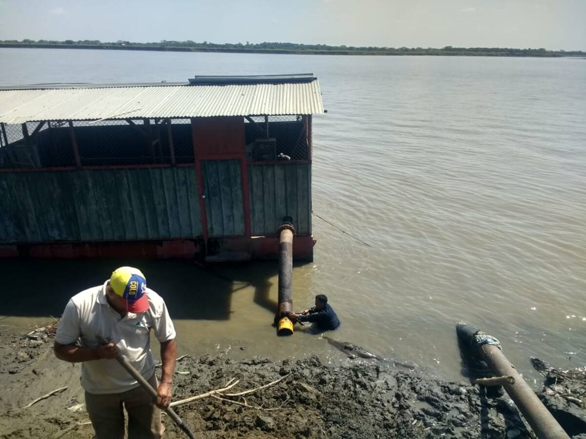 Algunas barcazas de captación han tenido que ser modificadas para poder suministrar el líquido.