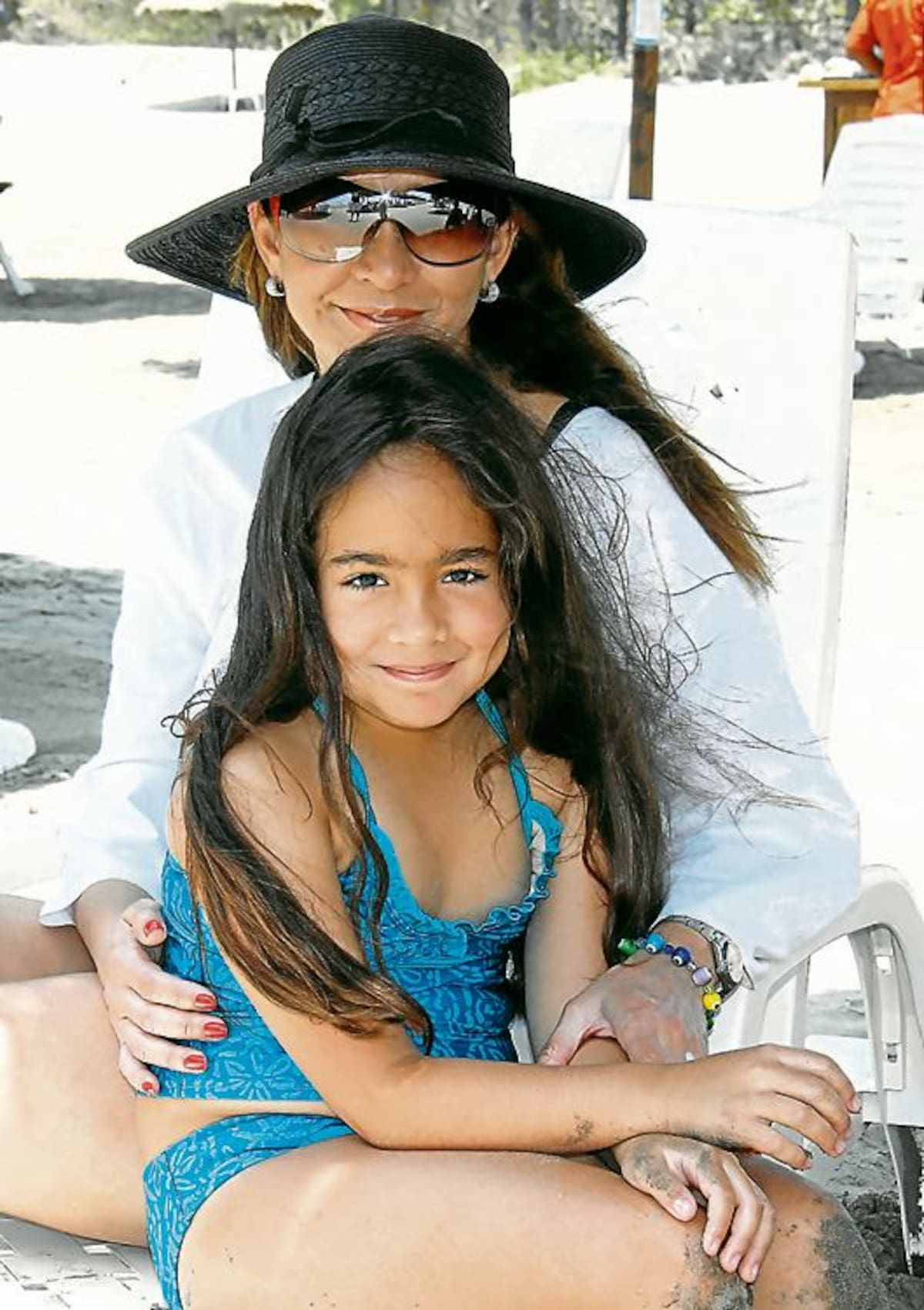 Constanza de Chahín y Fadia Chahín.