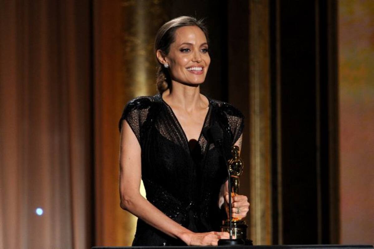 Angelina Jolie al recibir el premio. AFP KEVIN WINTER