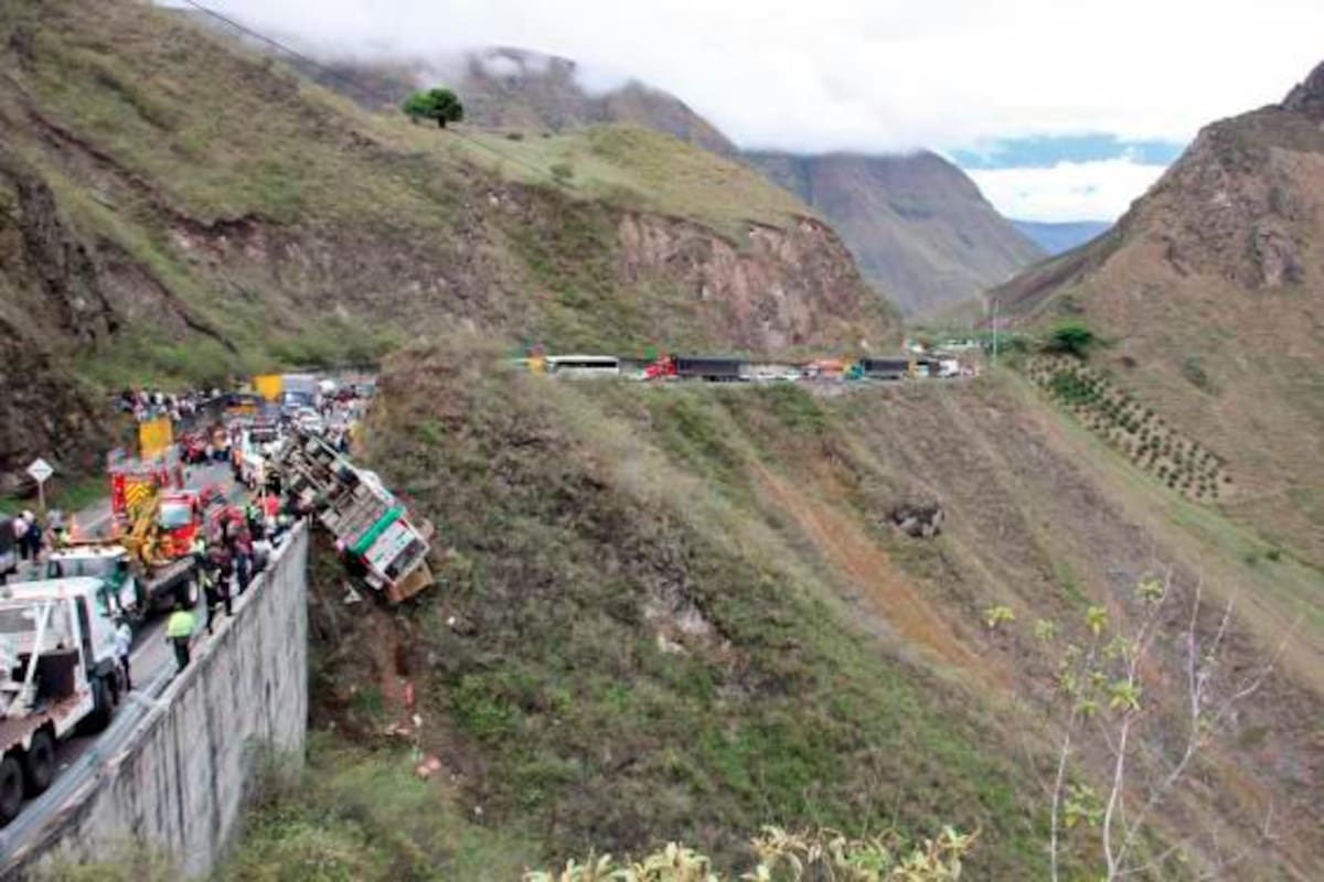 Fotos: Así quedó bus involucrado en accidente que dejó 20 muertos