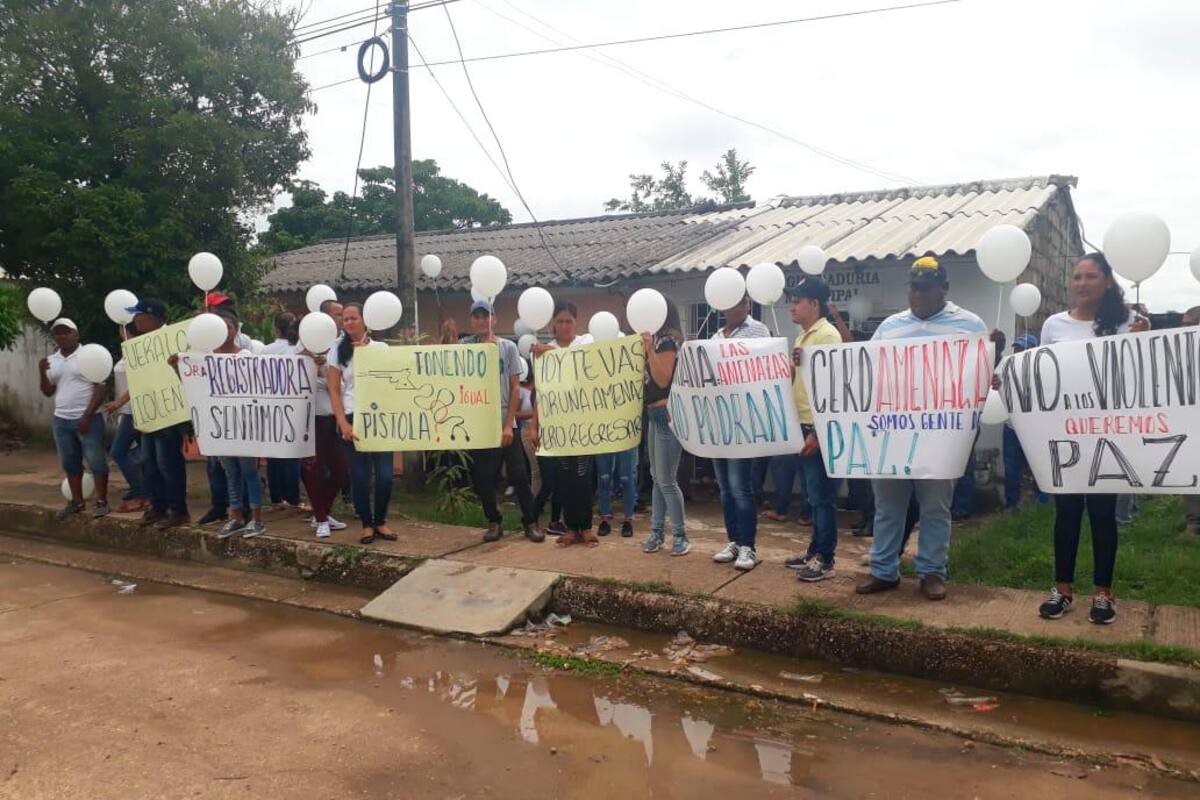 Con plantón en San Fernando rechazan amenazas contra registradora municipal