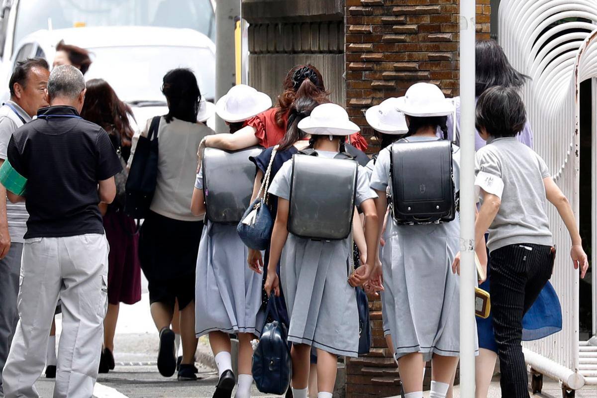 Un ataque con cuchillos a colegialas ocasiona 2 muertos y 17 heridos en Japón