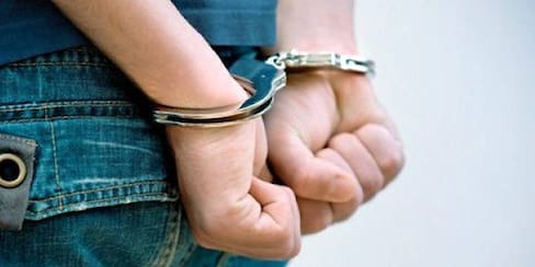 Mató a su mamá y a sus dos hijos, menores de edad: va 47 años a prisión