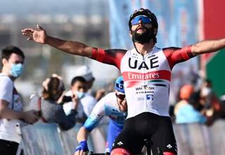 Fernando Gaviria supera a Cavendish y estrena el liderato en el Tour de Omán