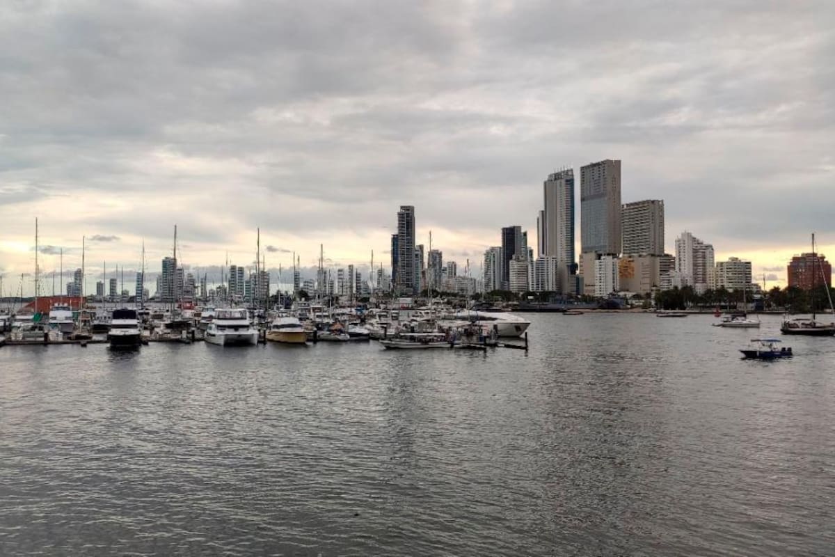 ¿Qué les pasó a los veleros ubicados frente a la bahía de Manga?