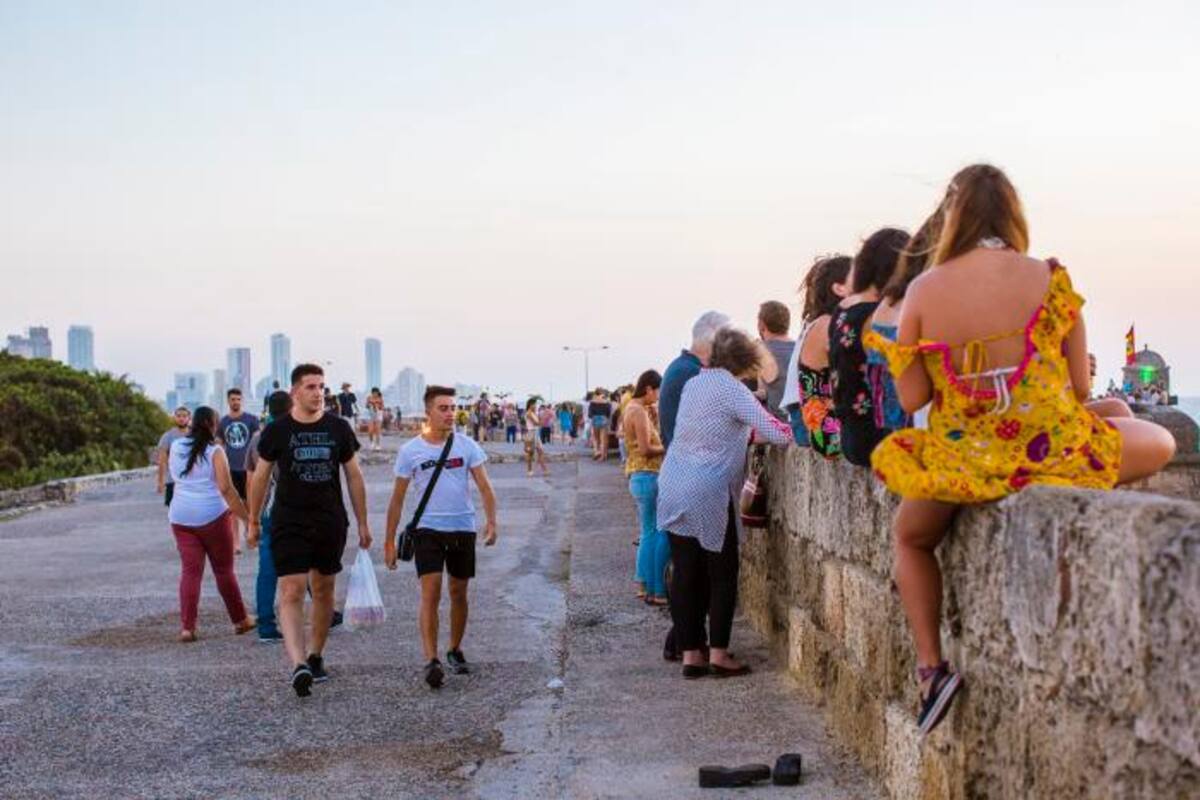 ¡Qué abuso! Cobran $400 mil a turista por botella de aguardiente en Cartagena