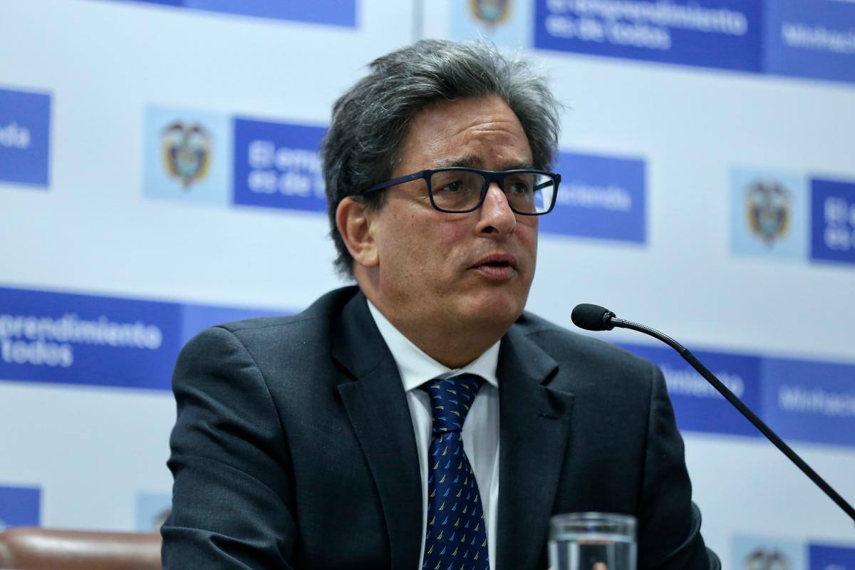 Gobierno subsidiará hasta 40 % de nóminas de las empresas más golpeadas