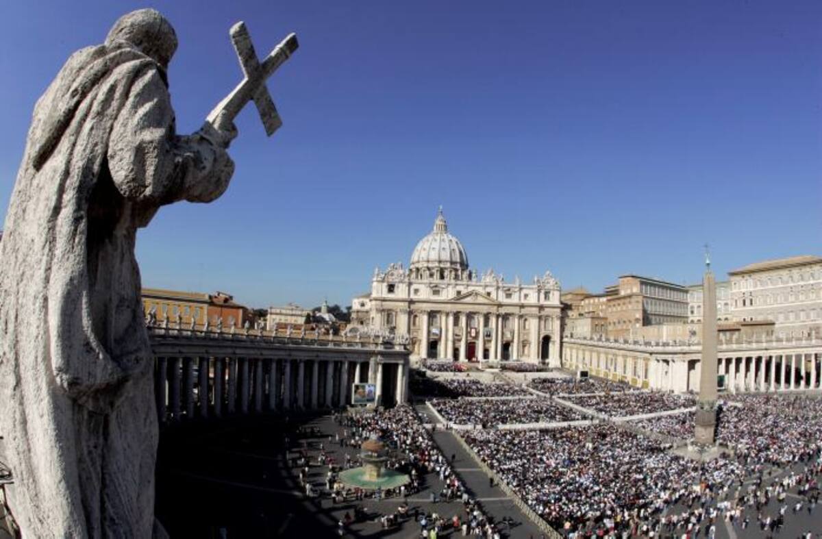 El sacerdote fue trasladado a la Clínica Pío XI para desintorxicarse. AP.