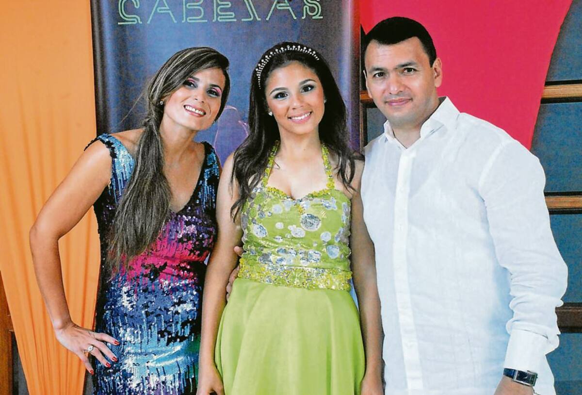 Claudia Meza de Cabezas; la cumplimentada, María Camila Cabezas; y Mario Alex Cabezas.