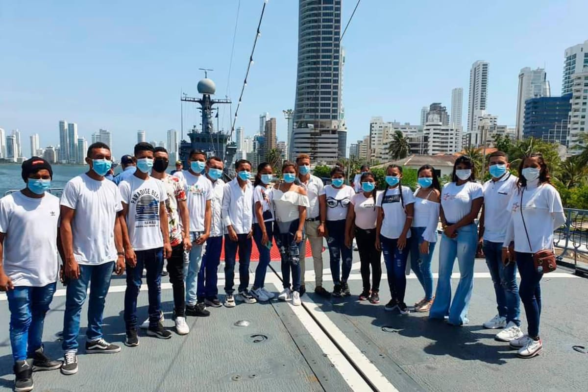 18 jóvenes de El Salado se convirtieron en marinos por un día