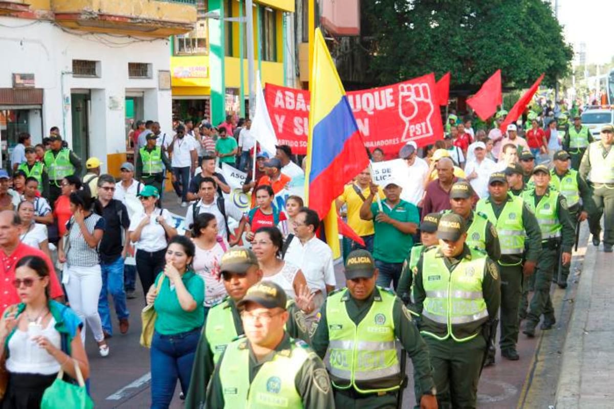 El paro nacional va más allá de las reformas y un pliego de peticiones