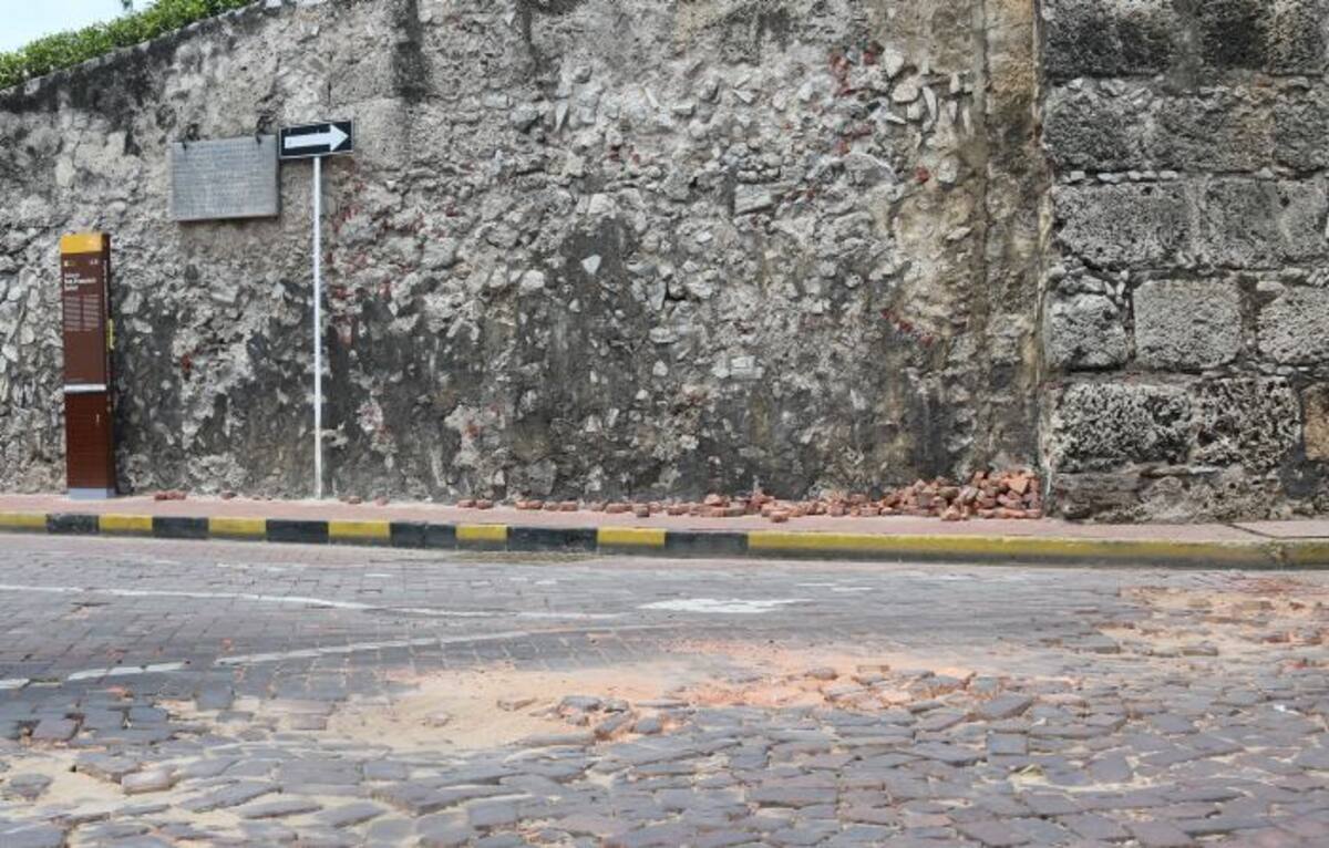 Según taxitas, el tránsito de vehículos pesados ha dañado los adoquines en este tramo. FOTO: CRISTIAN AGAMEZ - EL UNIVERSAL