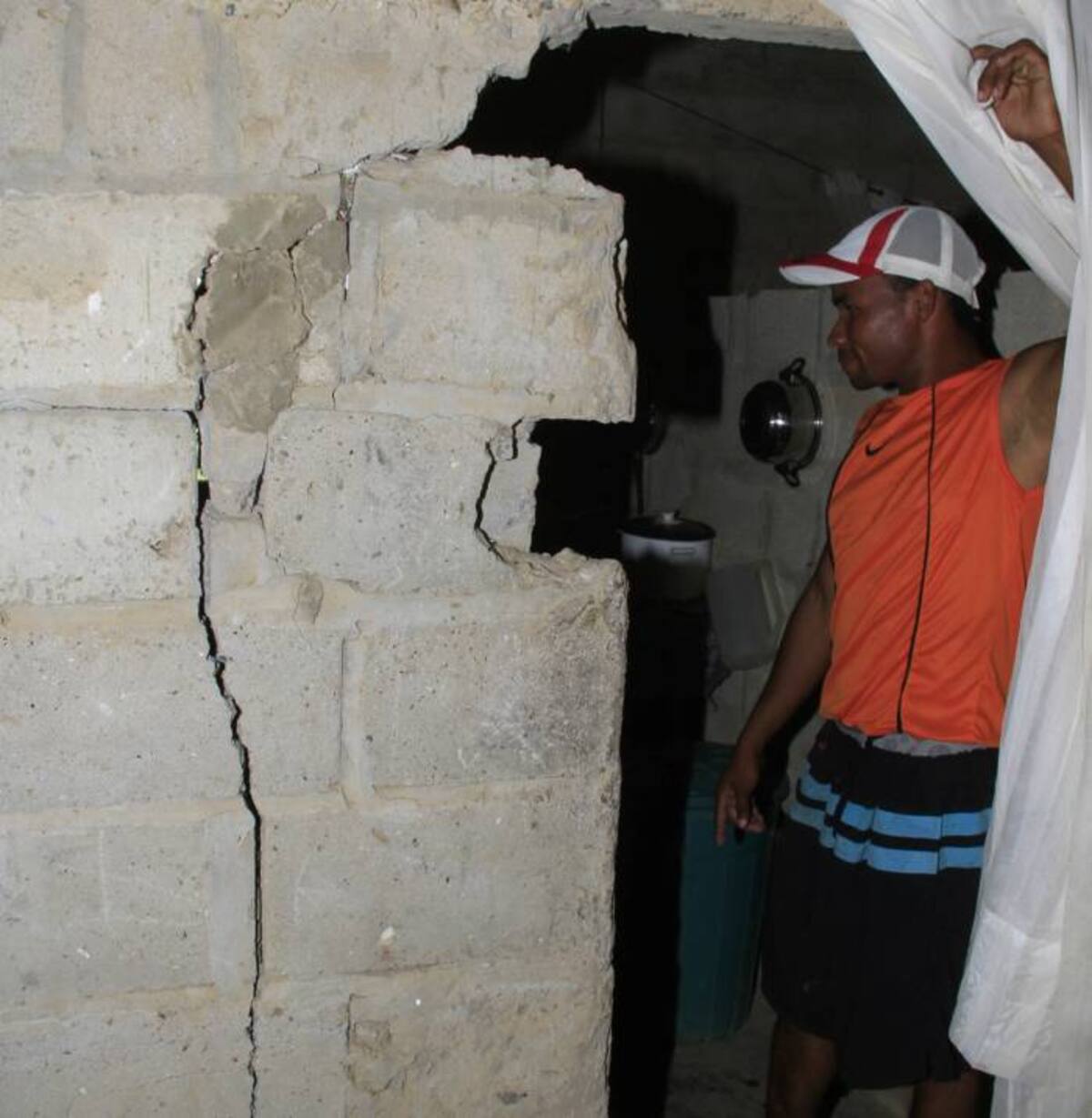 Las familias afectadas no tienen recursos para arreglas sus casas, que con el paso de los días se arruinan más. ÓSCAR DÍAZ - EL UNIVERSAL