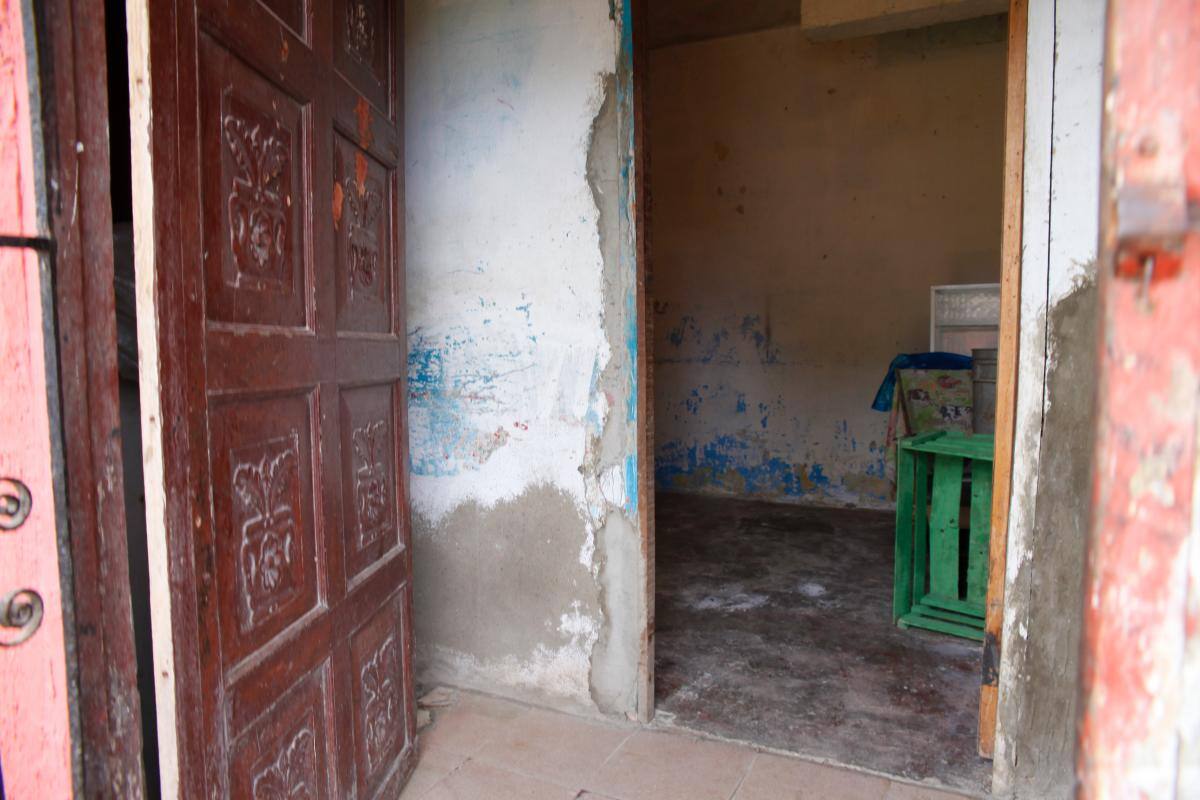 La mujer y su marido vivían alquilados en este pequeño cuarto, desde hacía 12 días.