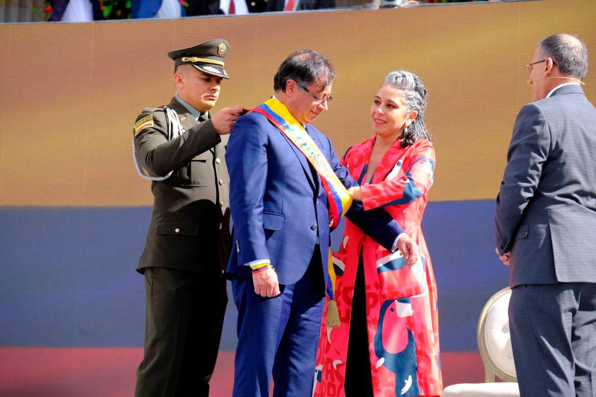 Gustavo Petro tomó posesión como presidente de Colombia