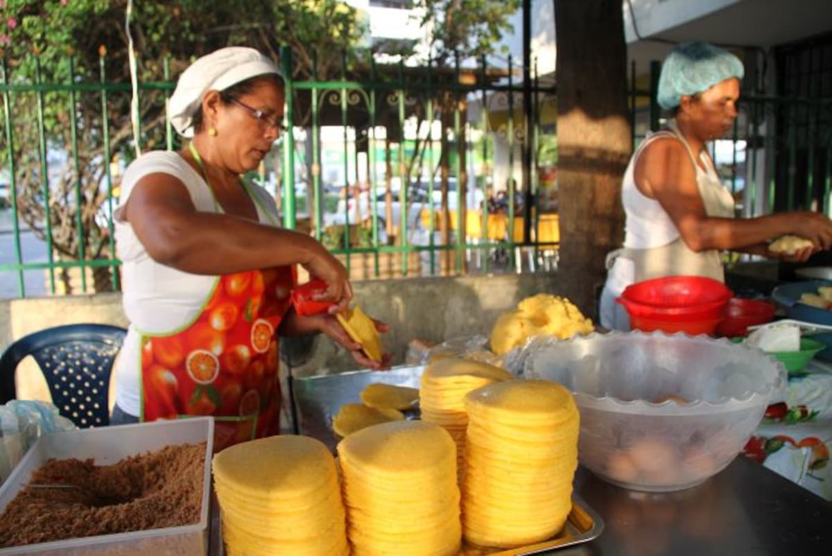 Con su sazón y amabilidad Marta se ganó el aprecio de sus clientes, que han ventilado su fama como un reconocimiento a su arte. ZENIA VALDELAMAR, GENTE BAHÍA - EL UNIVERSAL