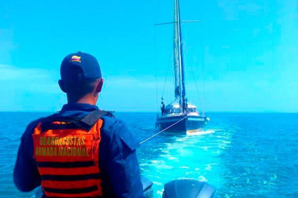 Emergencia: Armada escolta velero que partió de Estados Unidos a Cartagena