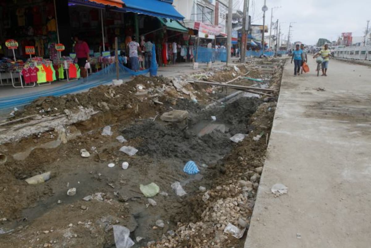 Así lucen las obras de Transcaribe en el mercado de Bazurto. JULIO CASTAÑO - EL UNIVERSAL