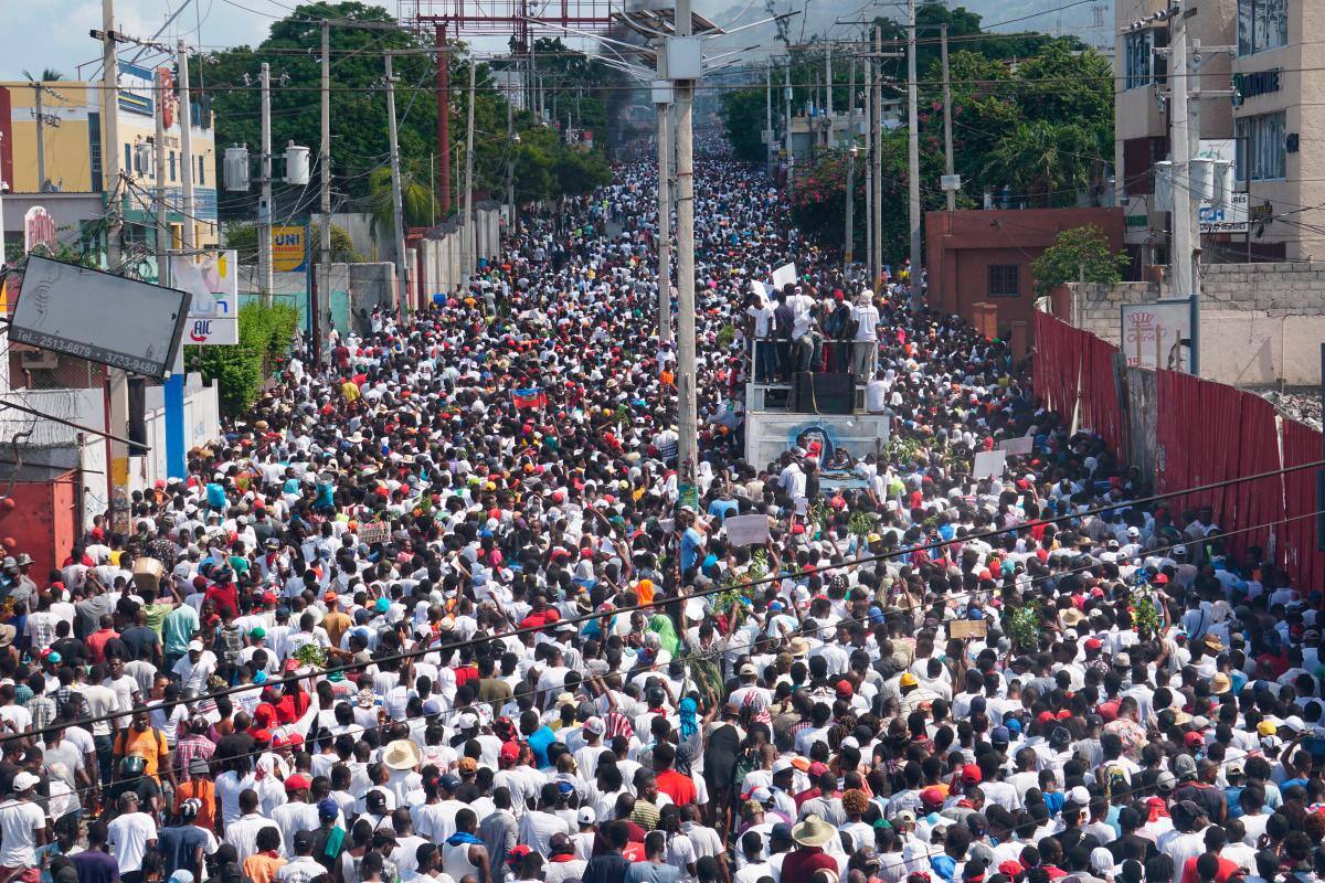 Bloquean caminos en Haití en quinta semana de protestas