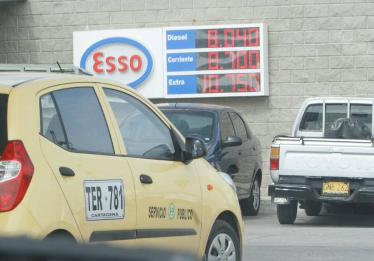 En su recorrido, El Universal encontró que las estaciones de servicio tienen precios más altos para el combustible. JULIO CASTAÑO - EL UNIVERSAL
