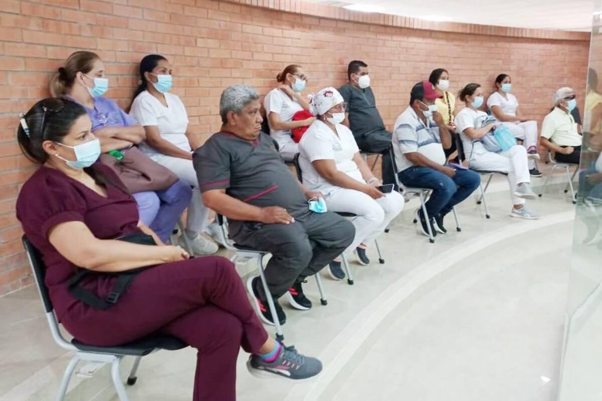 Trabajadores del Hospital de Corozal se mantienen en paro