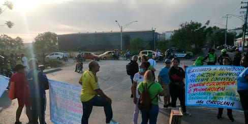 “Necesitamos que arreglen las vías”: protesta de habitantes de La Carolina
