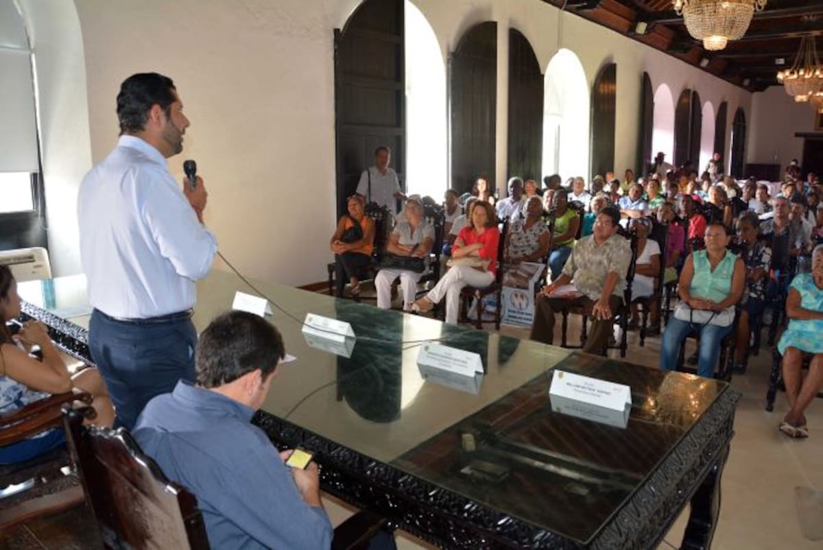 El alcalde Dionisio Vélez les propuso a los damnificados de San Francisco, entregarles $66 millones a cada uno, para que busquen y compren una casa a su libre voluntad, en el sitio que deseen.
