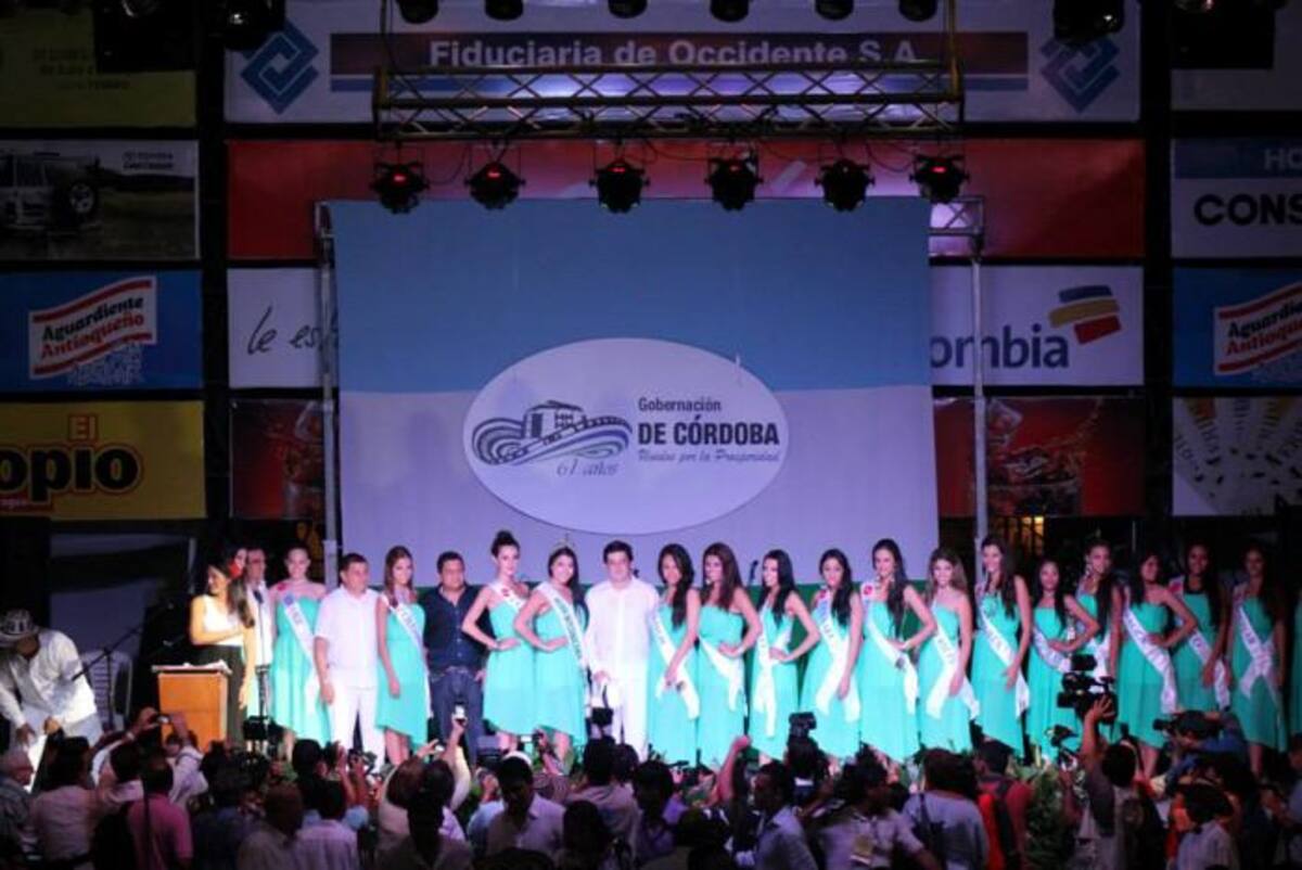 Las candidatas en la inauguración de la feria nacional de la ganadería. CORTESÍA