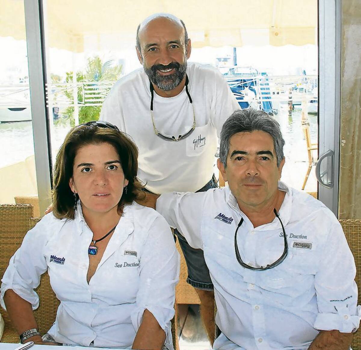 De pie: capitán Juan David Múnera; sentados: Ana de Arango y Juan Arango.