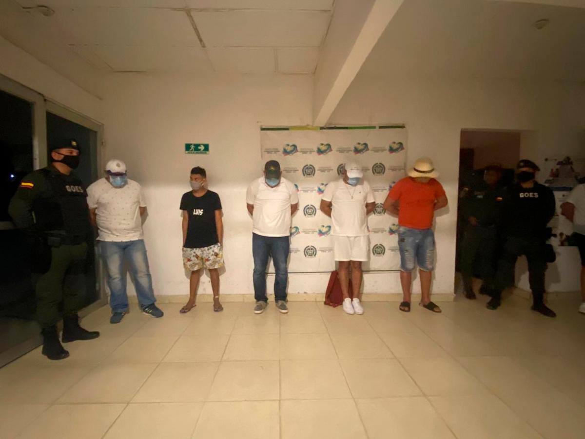 Estas cinco personas hacen parte del grupo de los detenidos.