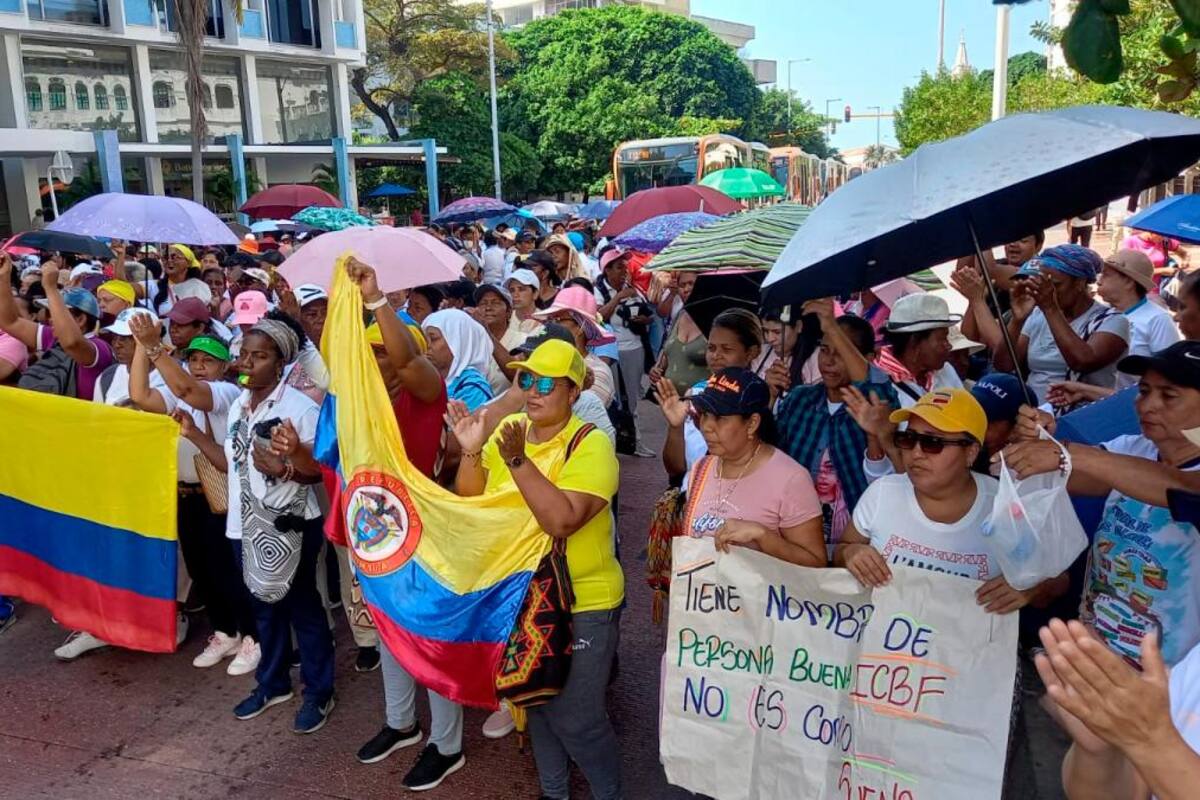 “Seguiremos en paro”: protesta de trabajadoras del ICBF en Cartagena
