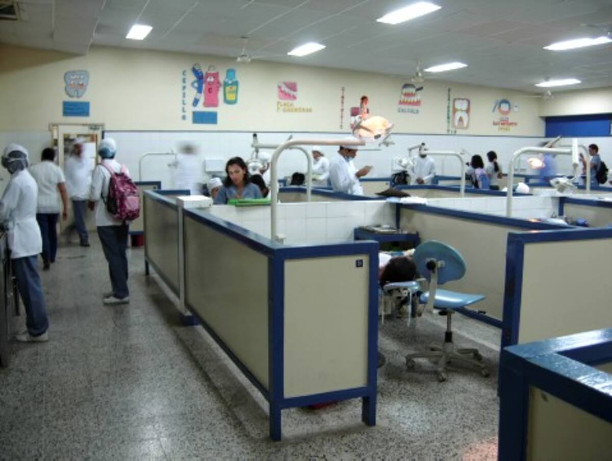Unos 350 pacientes son atendidos a diario por los estudiantes preparados y médicos odontólogos de la Universidad de Cartagena.