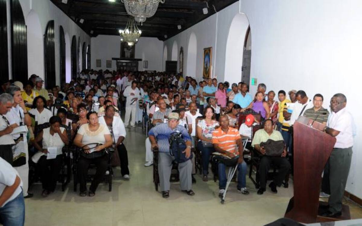 Al acto en el salón Vicente Martínez de la Alcaldía asistió un nutrido grupo de dirigentes ciudadana. Cortesía
